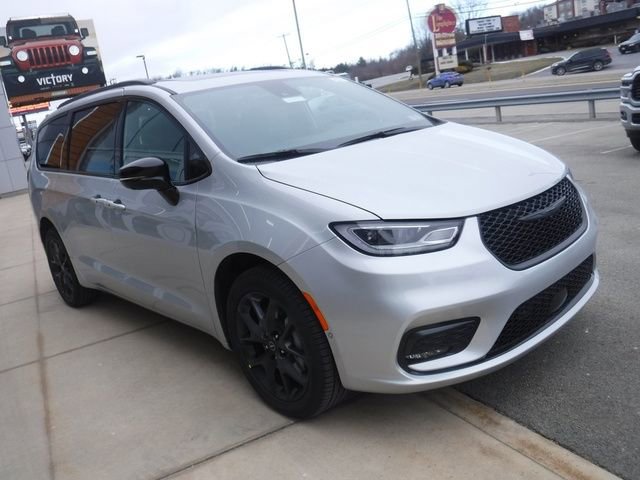 New 2026 Chrysler Pacifica Limited w/ S Appearance Package AWD/4WD image 7