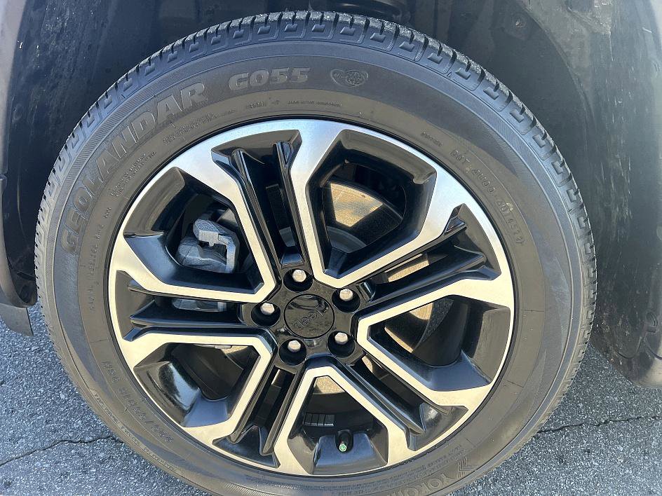 Used 2023 Jeep Compass Limited image 9