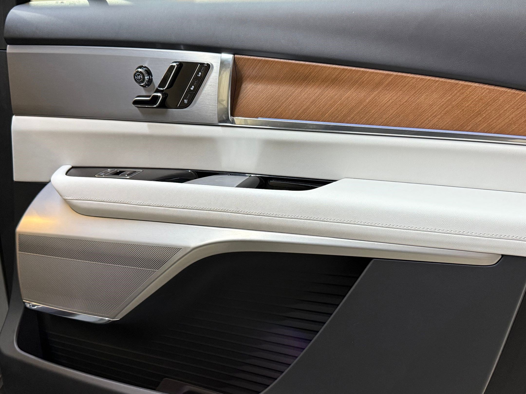 New 2026 Cadillac Vistiq Sport w/ LPO, Floor Liner Package image 54