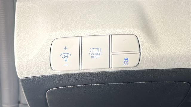Certified 2025 Hyundai Elantra Limited FWD image 20