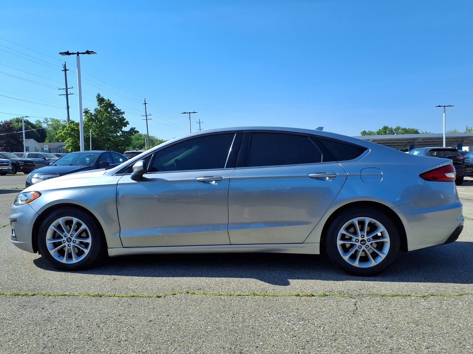 Used 2020 Ford Fusion SE FWD image 8