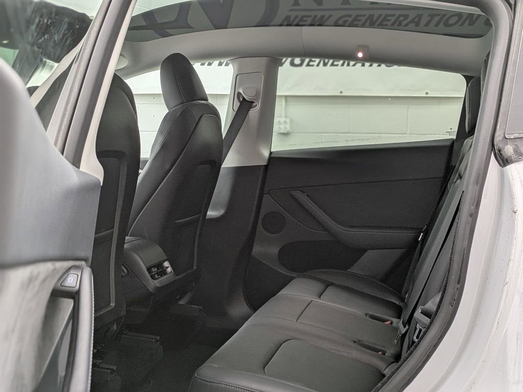 Used 2025 Tesla Model Y Long Range image 12