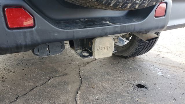 Certified 2022 Jeep Wrangler Unlimited Sahara w/ Cold Weather Group image 31