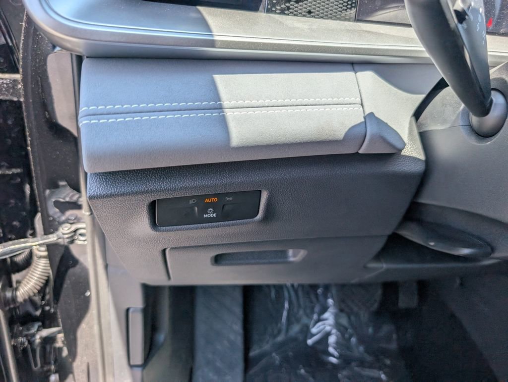 New 2025 Volkswagen Tiguan SE image 18