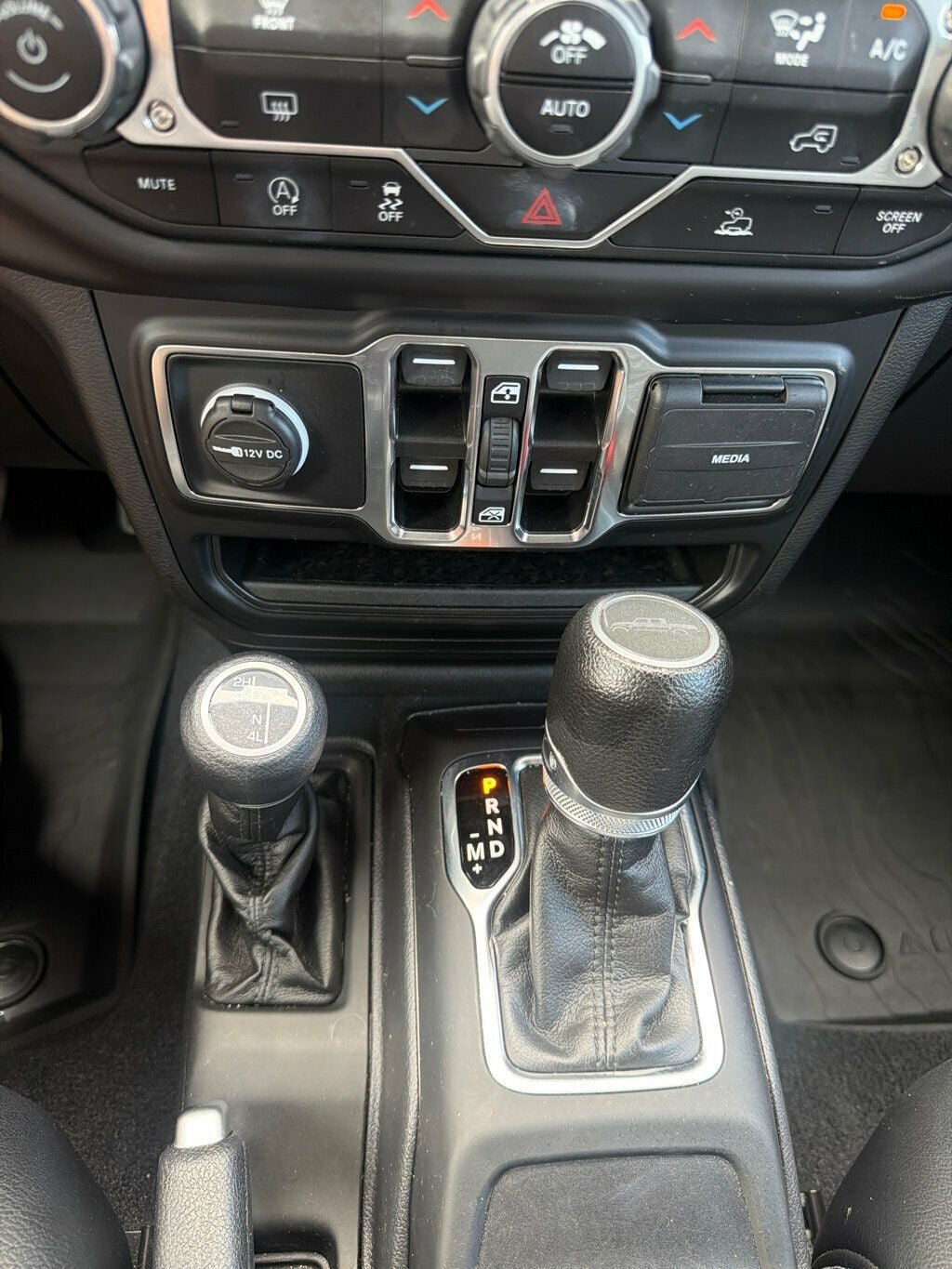 Used 2022 Jeep Gladiator Sport AWD/4WD image 19