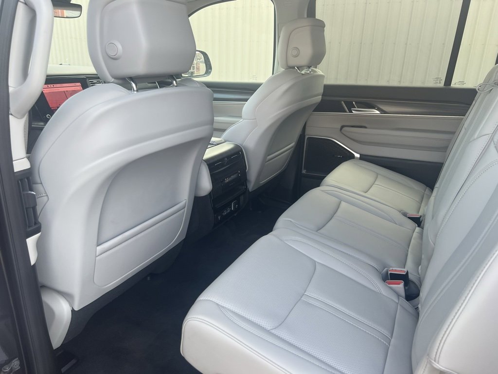 New 2024 Jeep Wagoneer L Series II w/ HD Trailer Tow Package image 30