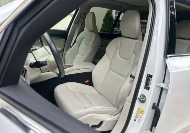 Used 2023 Volvo XC90 B6 Plus w/ Protection Package Premier AWD/4WD image 4