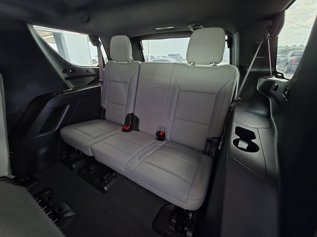 Used 2022 GMC Yukon SLE w/ Gmc Pro Safety Plus Package RWD image 12