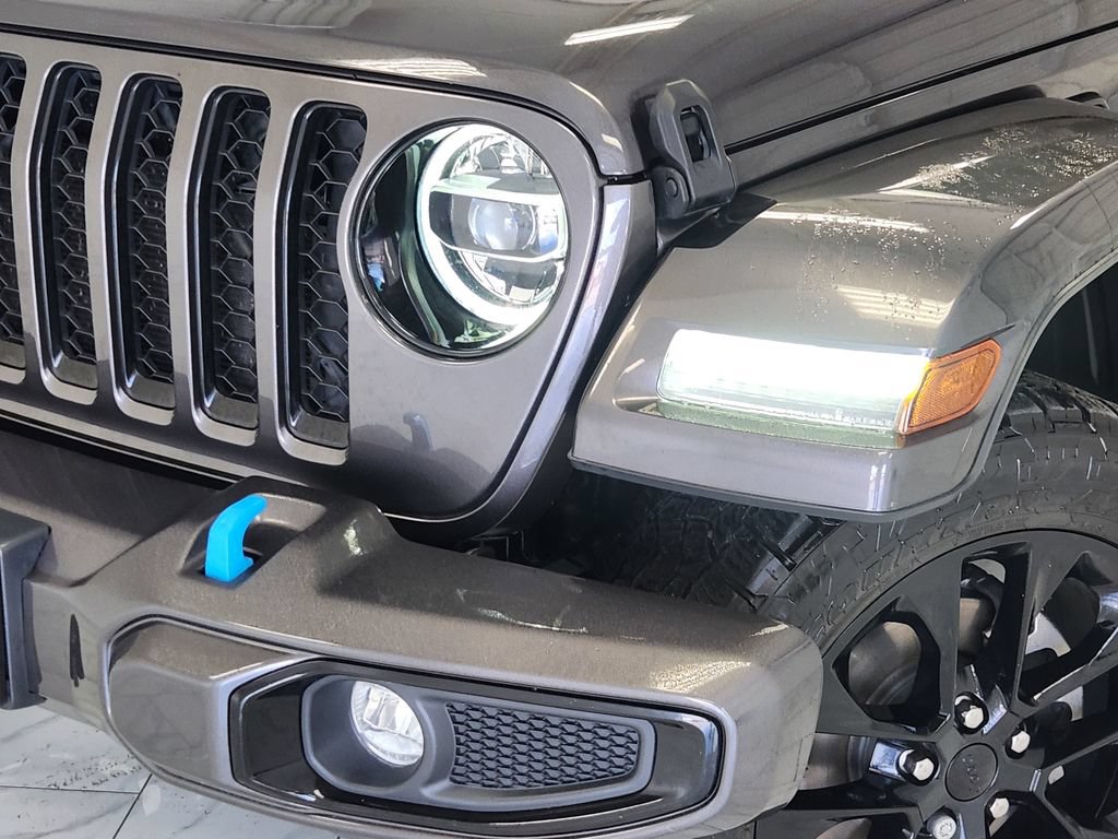 Used 2021 Jeep Wrangler Unlimited Sahara AWD/4WD image 9
