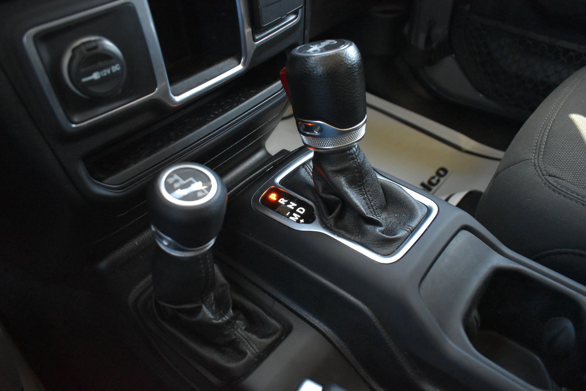 Used 2018 Jeep Wrangler Unlimited Sport image 29