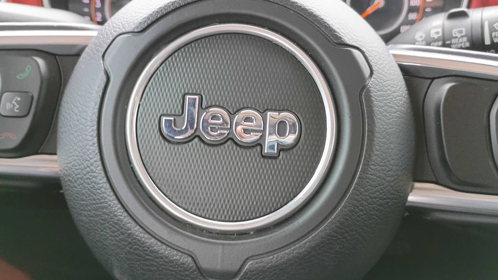 Used 2020 Jeep Wrangler Unlimited Sahara AWD/4WD image 18