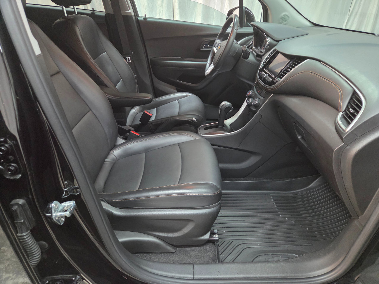 Used 2021 Chevrolet Trax LT w/ Premium Seat Package image 23