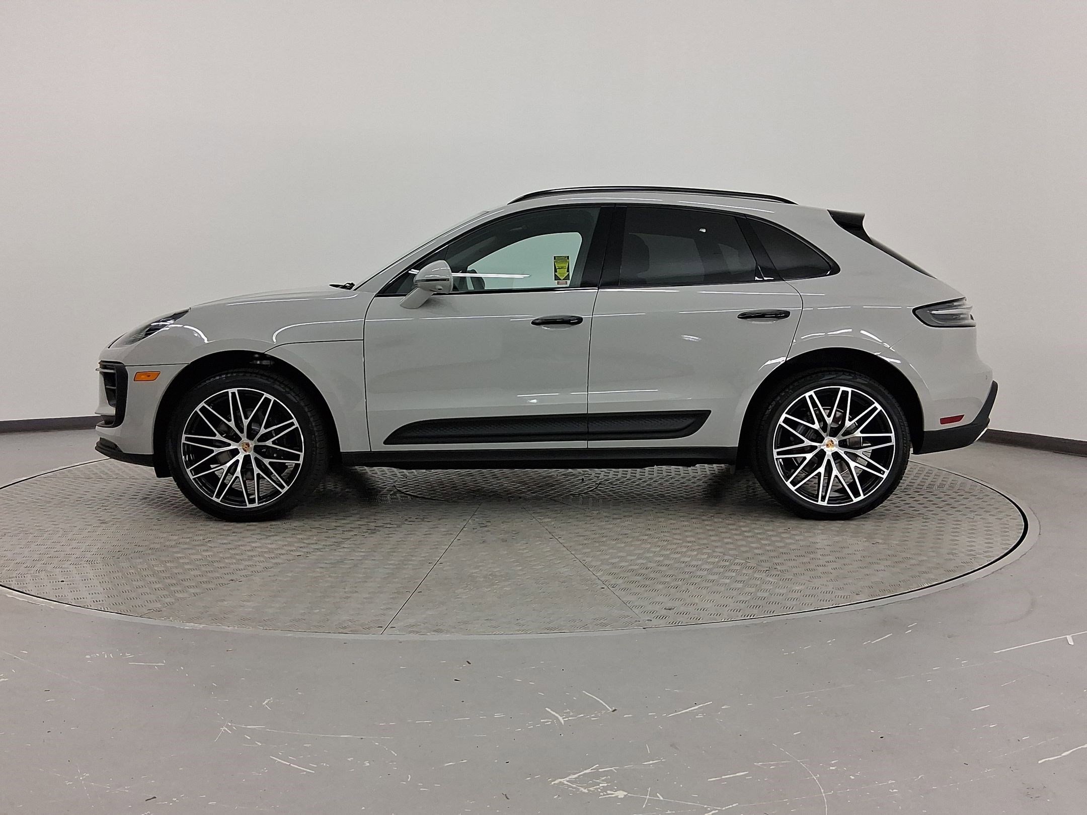 Used 2026 Porsche Macan image 2