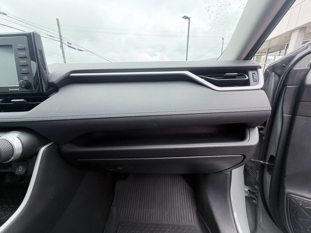 Used 2022 Toyota RAV4 XLE w/ Convenience Package FWD image 21