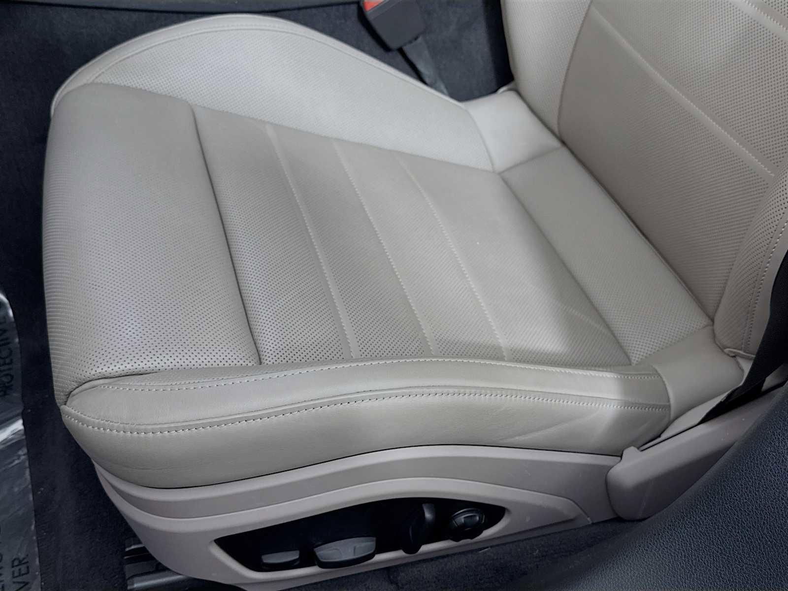 Certified 2025 Porsche Panamera image 13