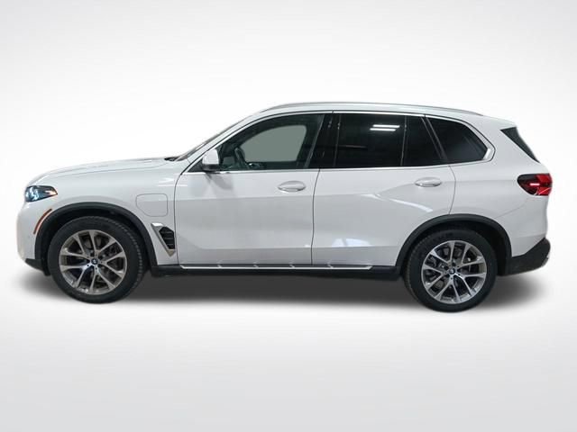 Used 2025 BMW X5 xDrive50e image 2