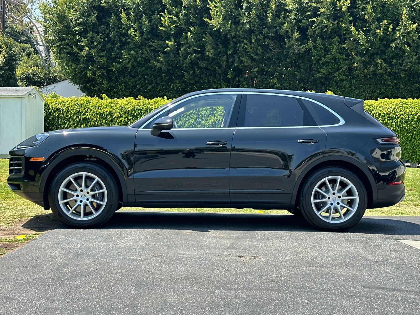 Certified 2025 Porsche Cayenne AWD/4WD image 2