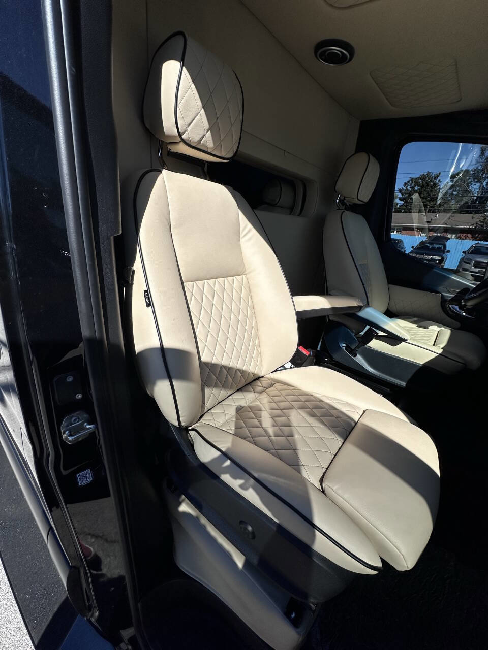 Used 2023 Mercedes-Benz Sprinter 3500 image 25