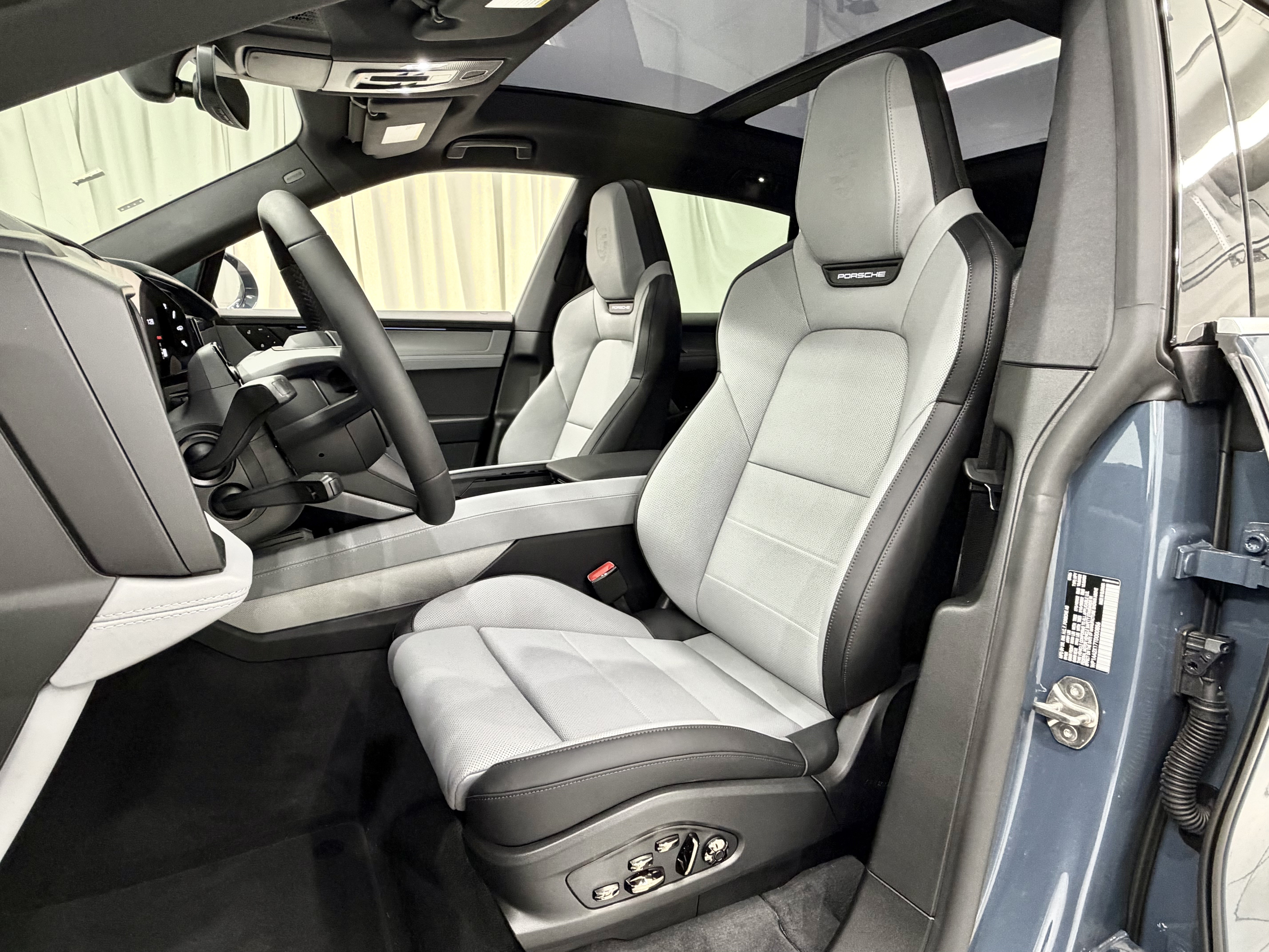 New 2026 Porsche Cayenne Electric AWD/4WD image 31
