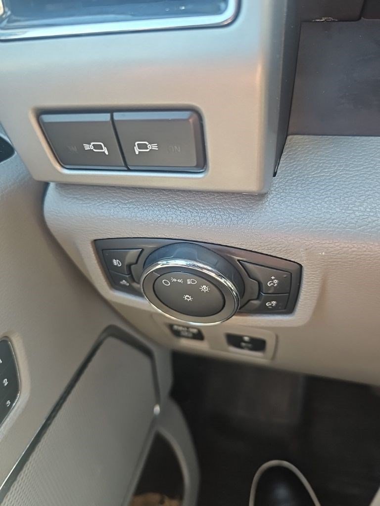 Used 2018 Ford F150 Lariat w/ Equipment Group 501A Mid AWD/4WD image 10