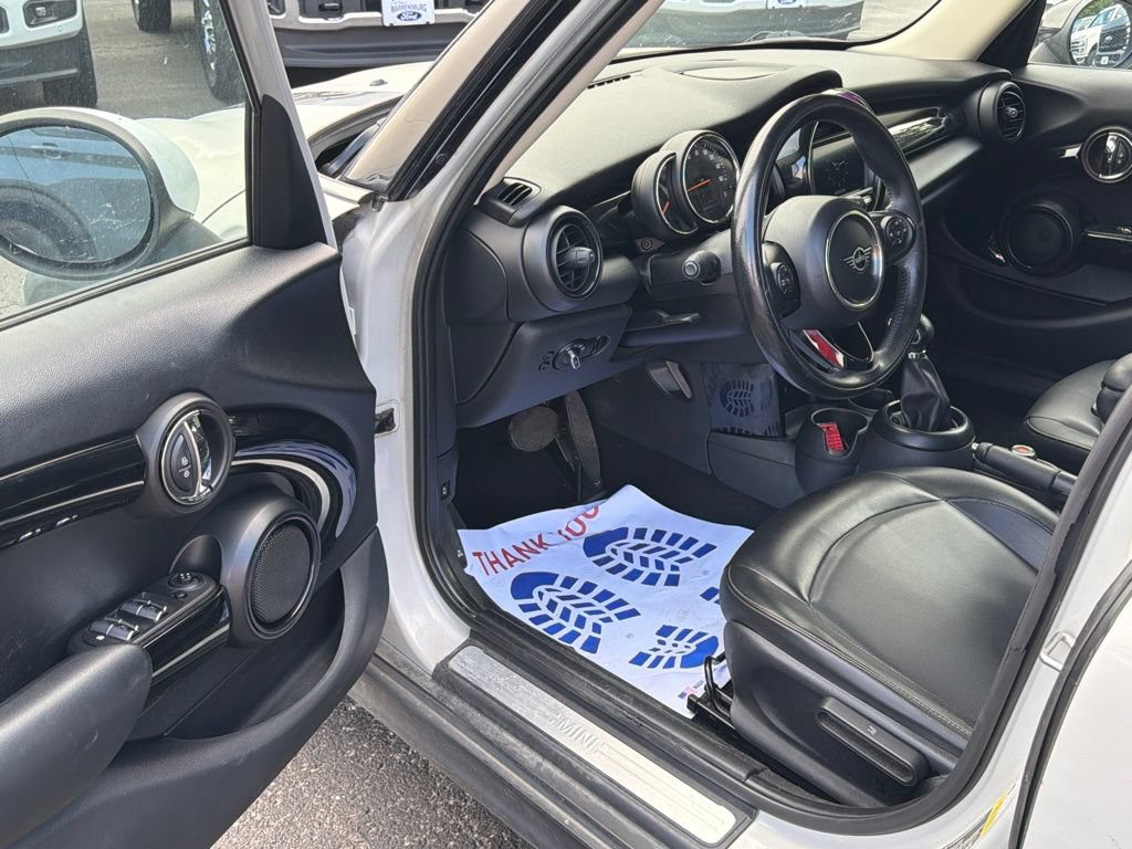 Used 2019 MINI Cooper 4-Door Hardtop FWD image 12