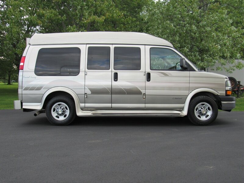 Used 2004 Chevrolet Express 2500 RWD image 6