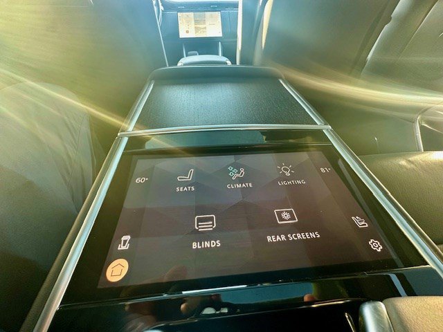 Used 2024 Land Rover Range Rover Long Wheelbase Autobiography image 24