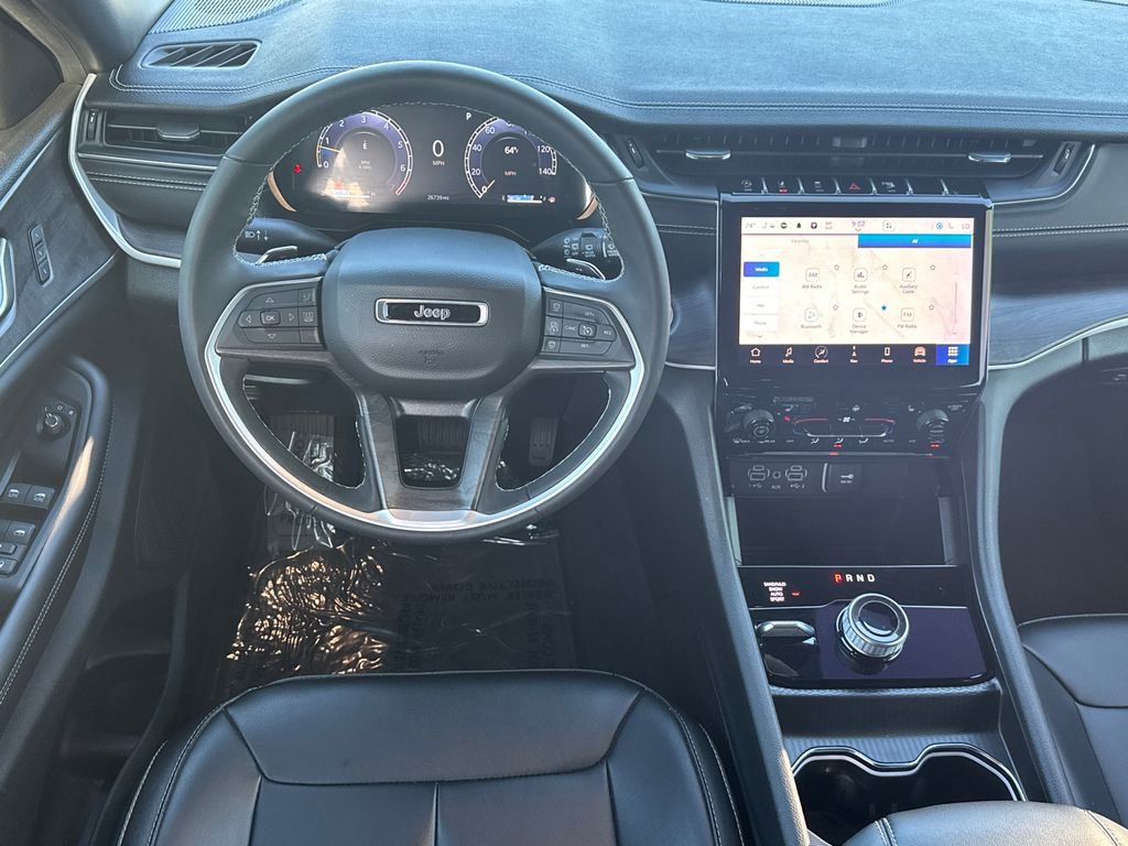 Used 2024 Jeep Grand Cherokee L Limited w/ Black Appearance Package AWD/4WD image 24