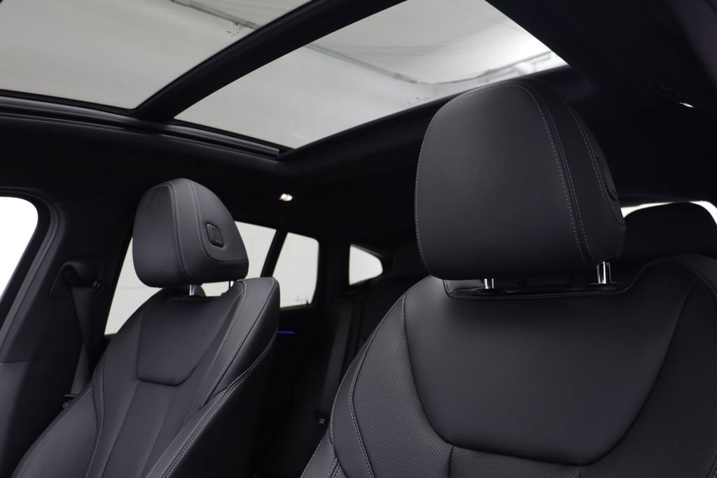 Certified 2024 BMW X4 xDrive30i w/ Premium Package image 13