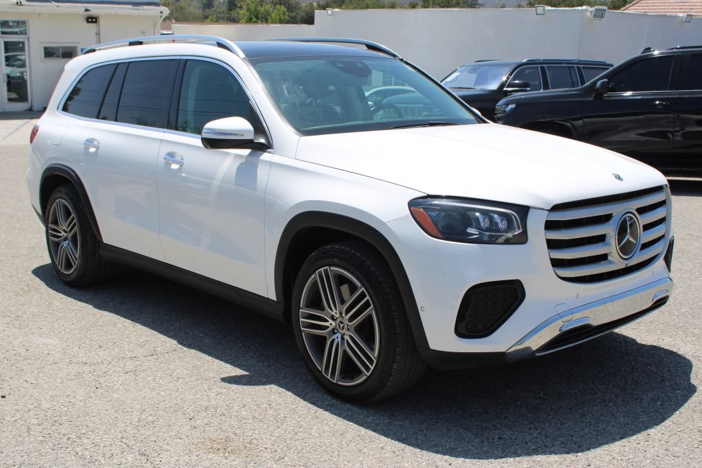 Used 2024 Mercedes-Benz GLS 450 4MATIC image 3