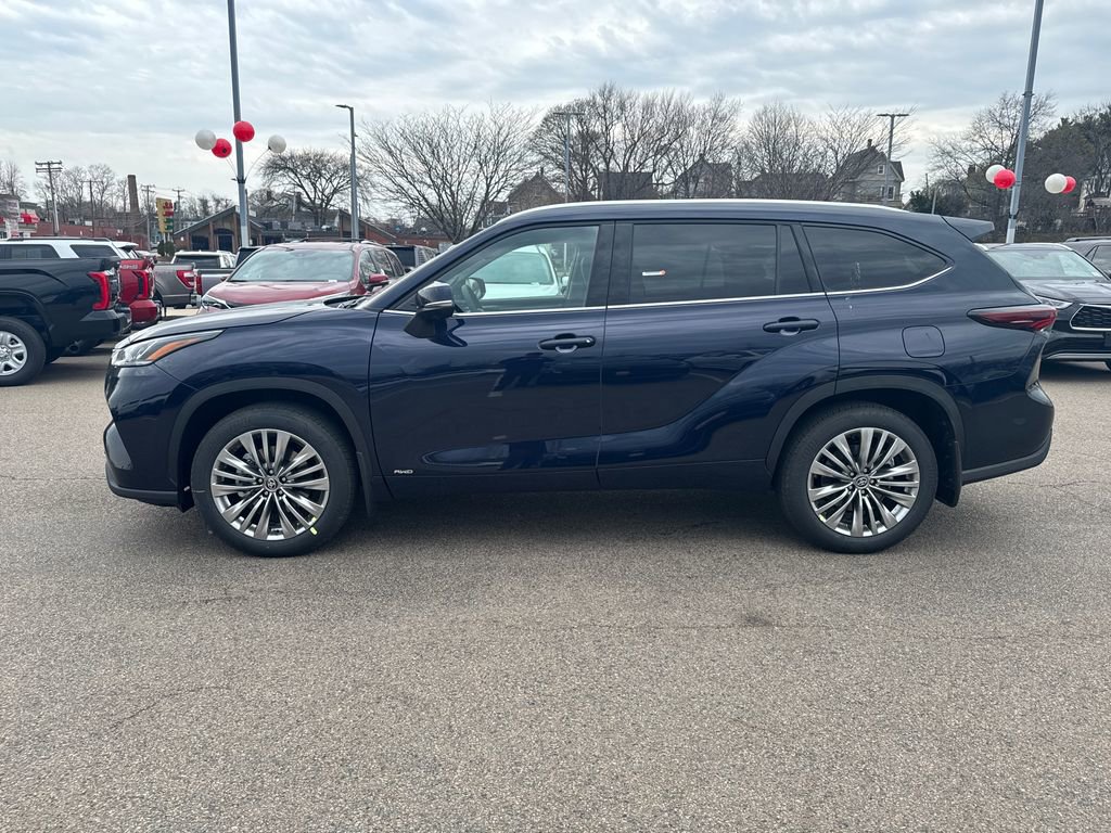 New 2026 Toyota Highlander Platinum image 4