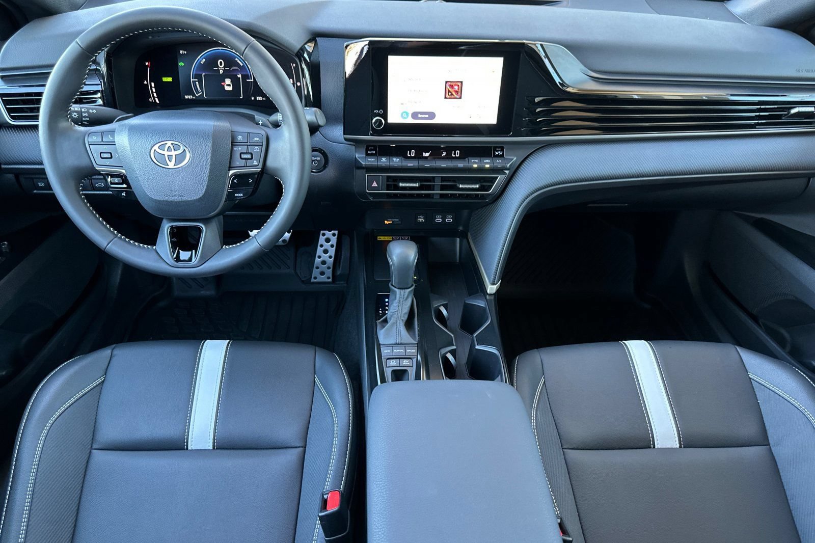 Used 2026 Toyota Camry Hybrid FWD image 14