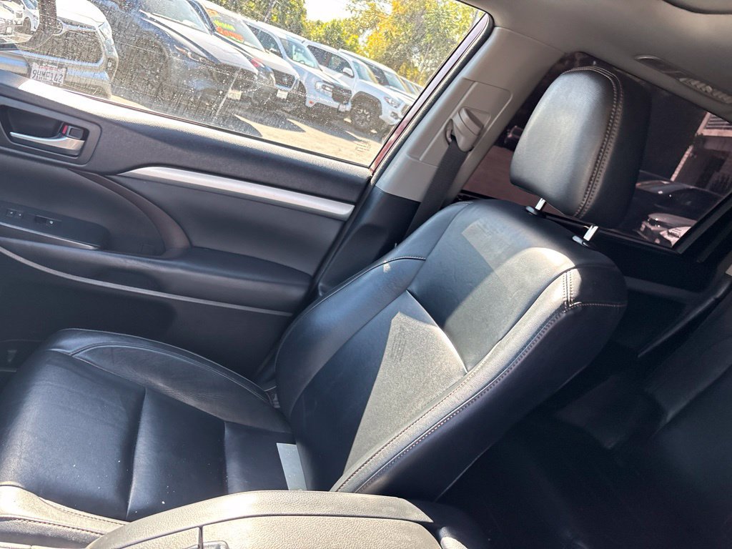 Used 2018 Toyota Highlander XLE FWD image 16