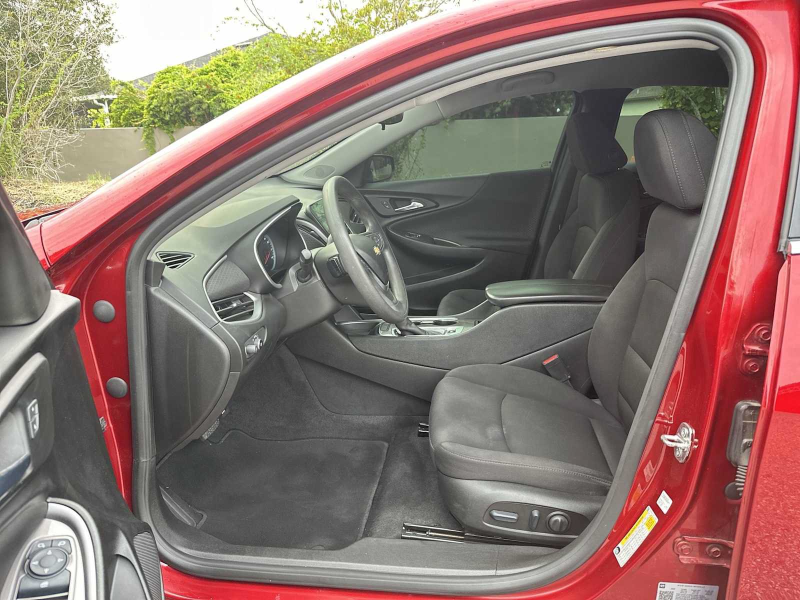 Used 2023 Chevrolet Malibu LT FWD image 2