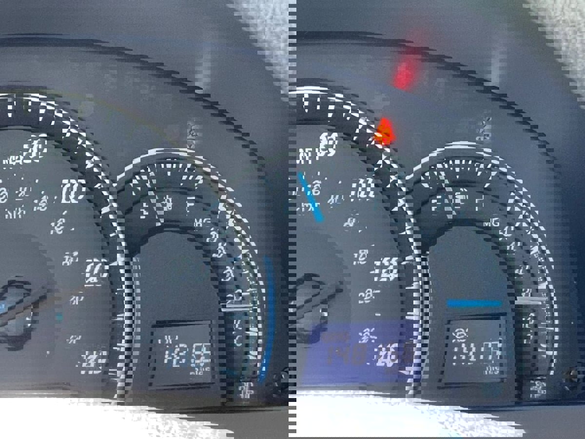 Used 2013 Toyota Camry LE image 19