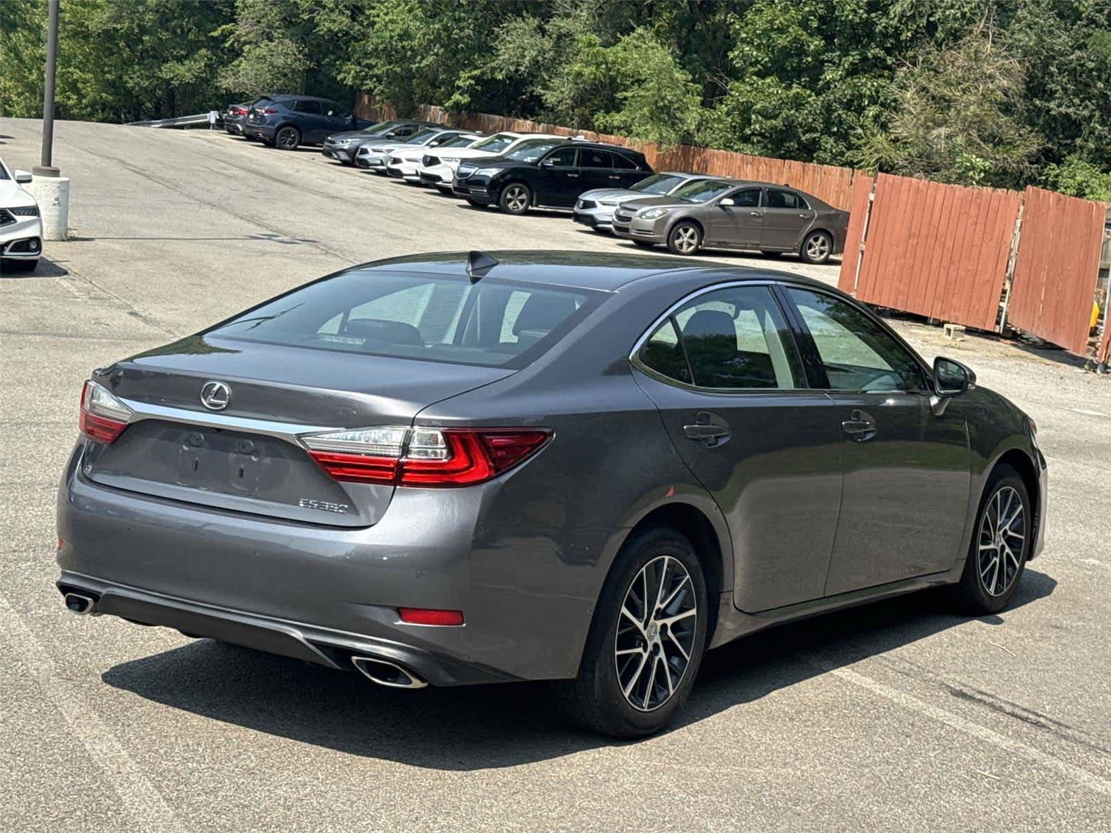 Used 2017 Lexus ES 350 w/ Premium Package FWD image 5
