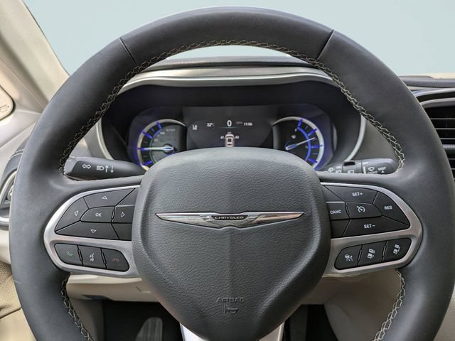 Used 2023 Chrysler Pacifica Touring-L FWD image 30
