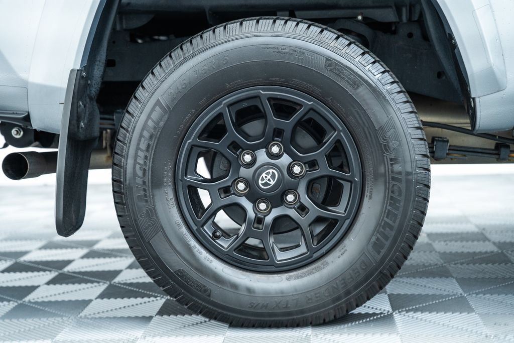 Certified 2022 Toyota Tacoma SR5 AWD/4WD image 19