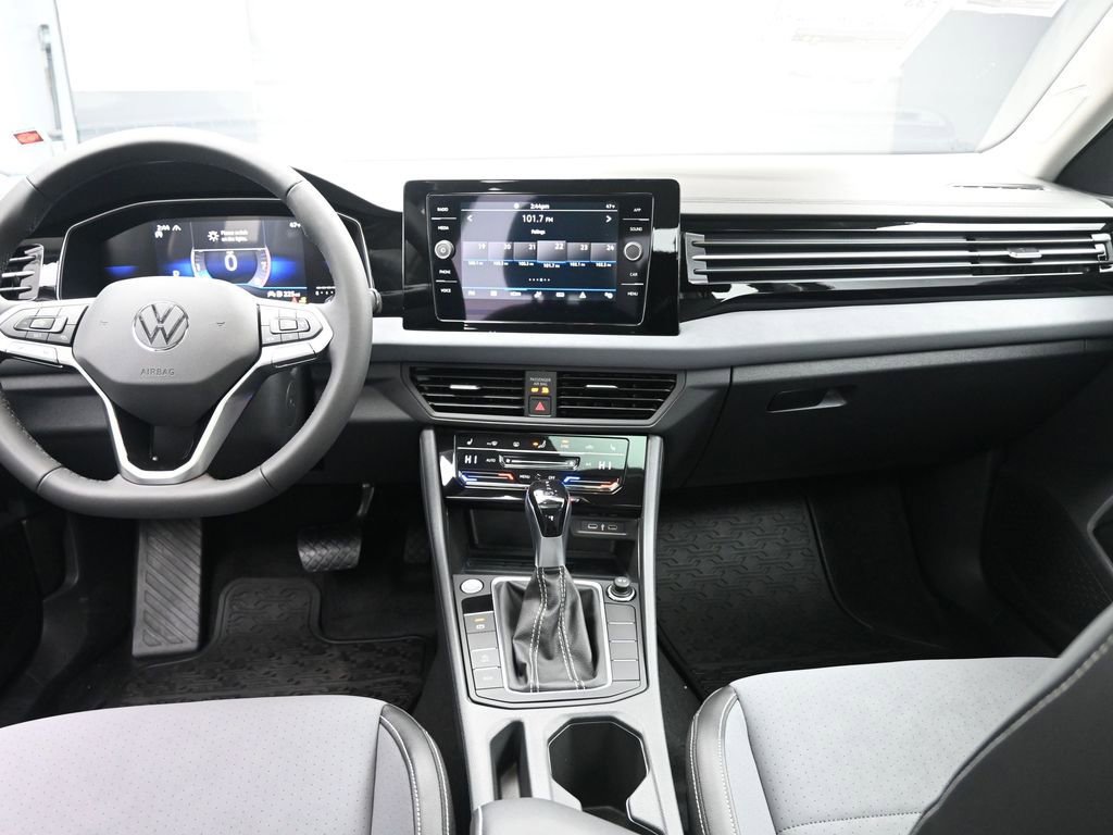 New 2026 Volkswagen Jetta SE FWD image 9