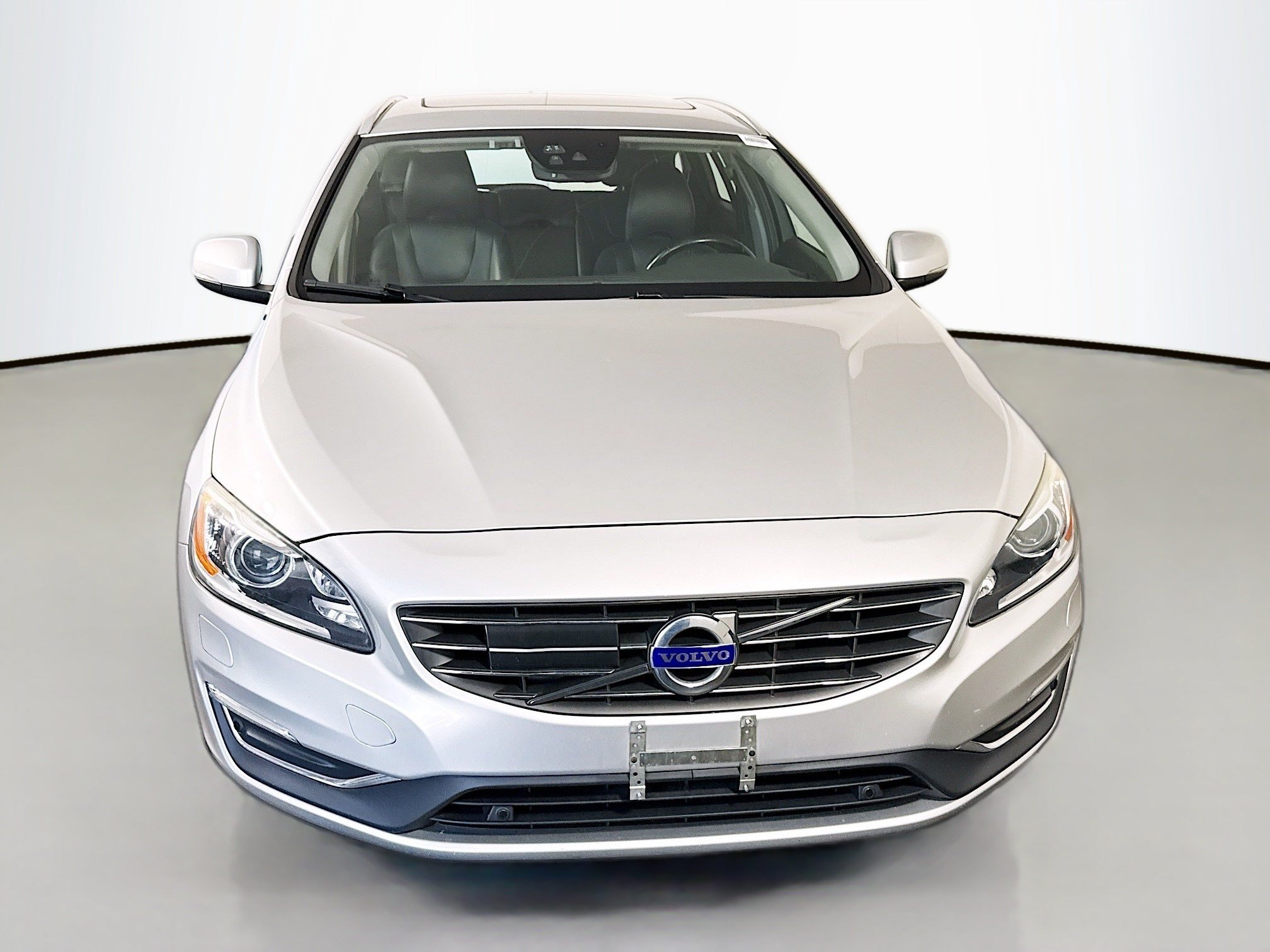 Used 2016 Volvo V60 T5 Platinum w/ Climate Package FWD image 2