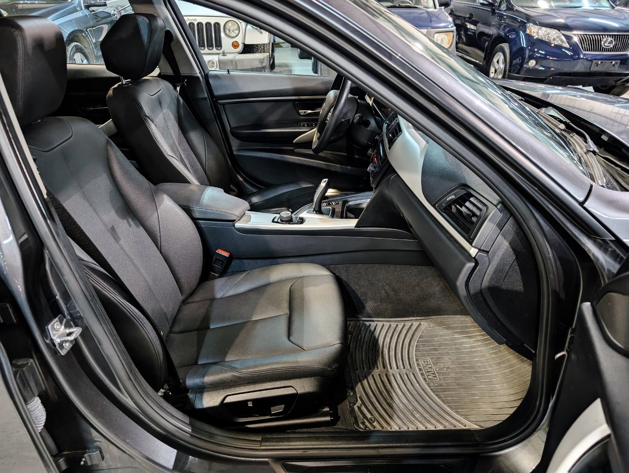 Used 2013 BMW 328i xDrive Sedan AWD/4WD image 28