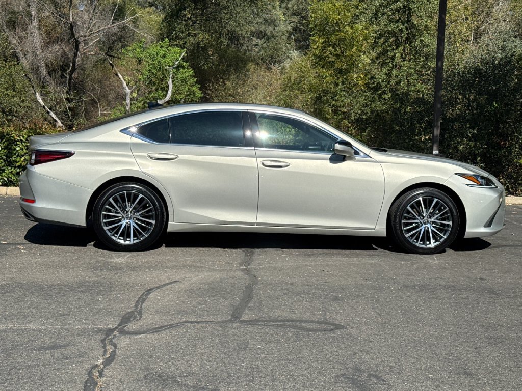 Used 2025 Lexus ES 350 w/ Premium Package FWD image 4