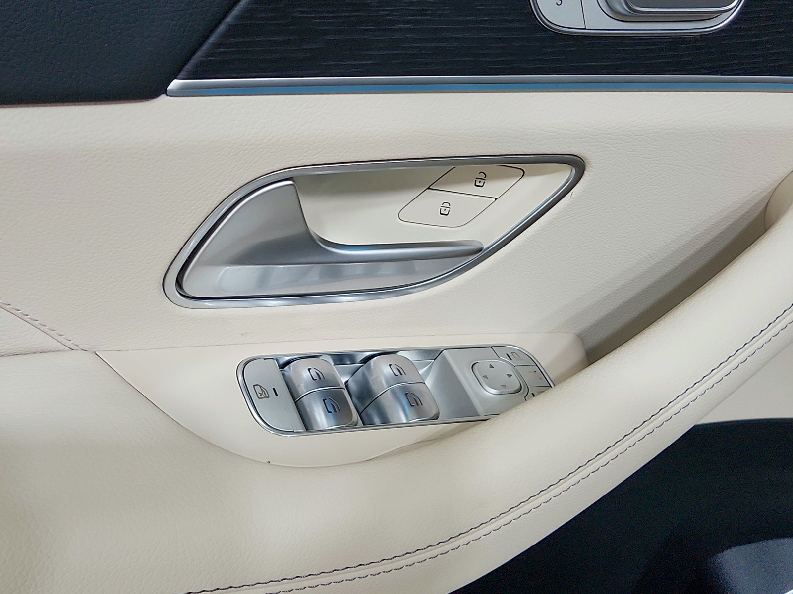 Certified 2025 Mercedes-Benz GLE 350 4MATIC image 26