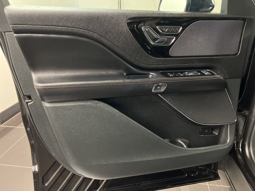 Used 2023 Lincoln Aviator AWD w/ Premium Package image 28