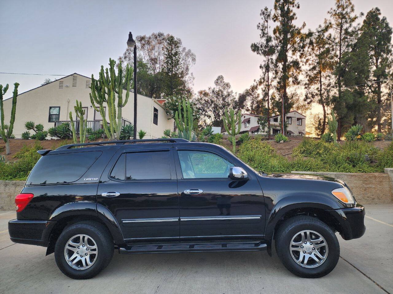 Used 2007 Toyota Sequoia Limited RWD image 6