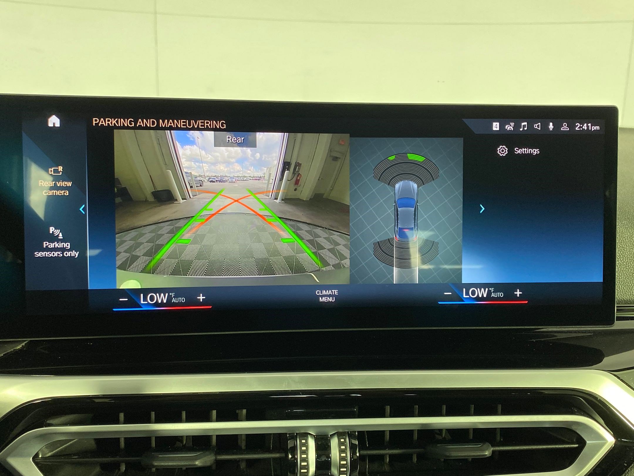 Used 2023 BMW 530i w/ Executive Package image 22