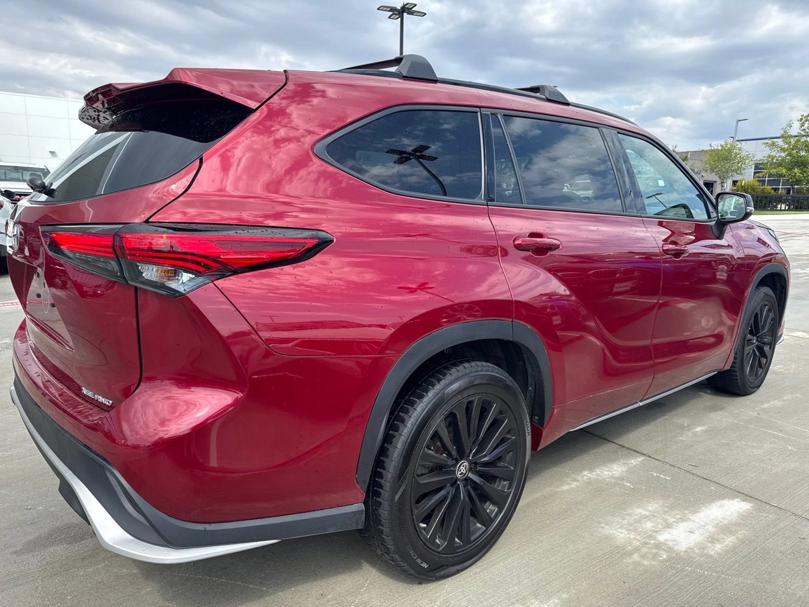 Used 2023 Toyota Highlander XSE AWD/4WD image 7