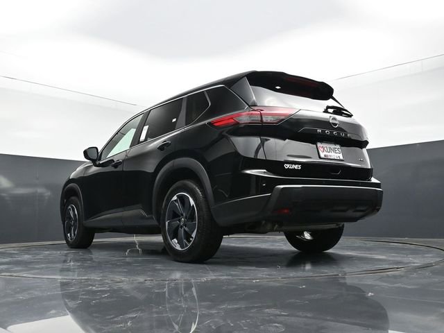 Used 2025 Nissan Rogue SV AWD/4WD image 48
