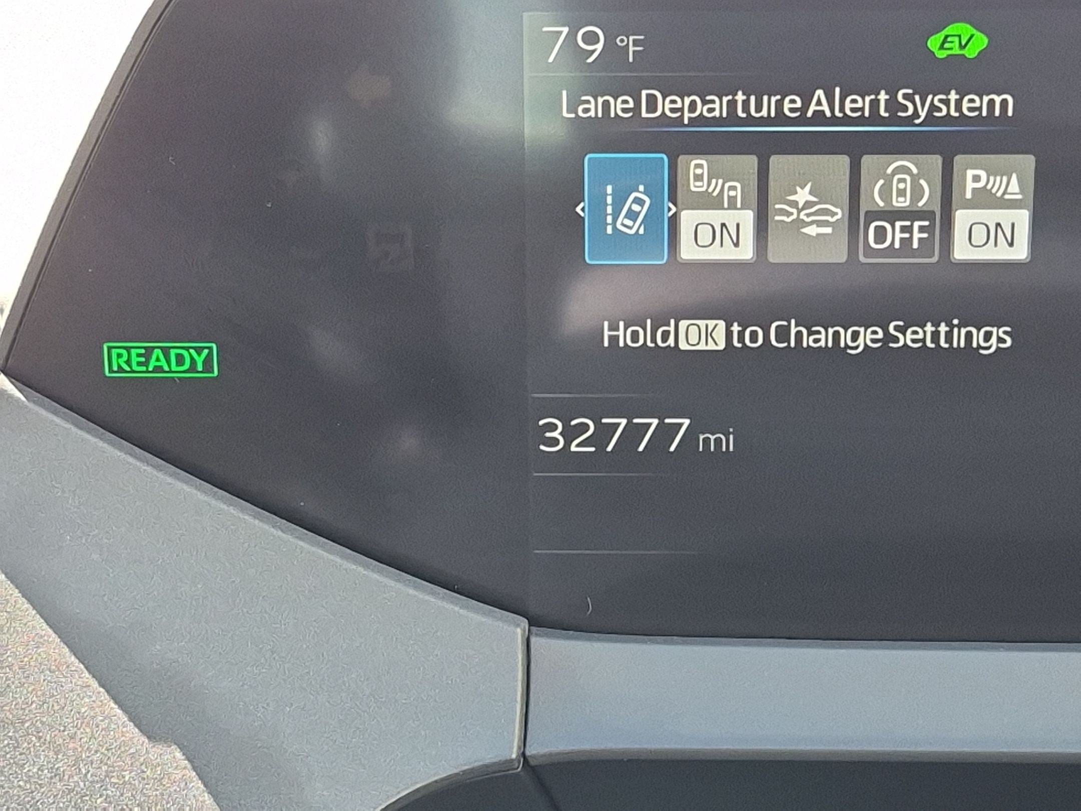 Used 2025 Toyota Prius LE FWD image 24