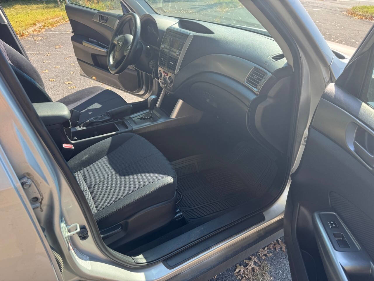 Used 2011 Subaru Forester 2.5X image 9